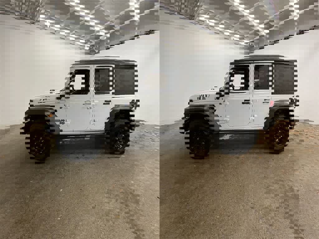 Used 2023 Jeep Wrangler Unlimited image 3