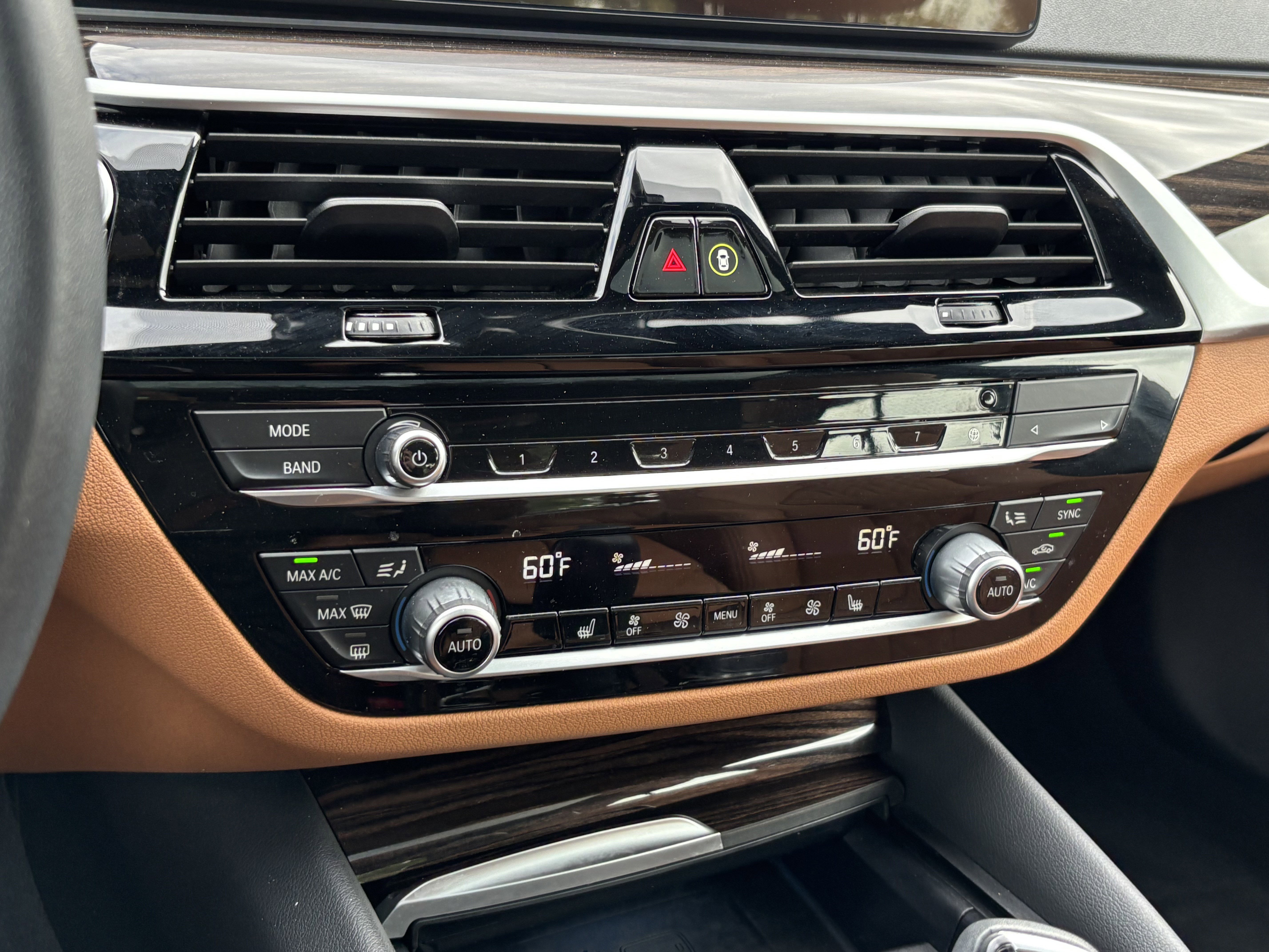 Used 2023 BMW 530e w/ Premium Package image 29