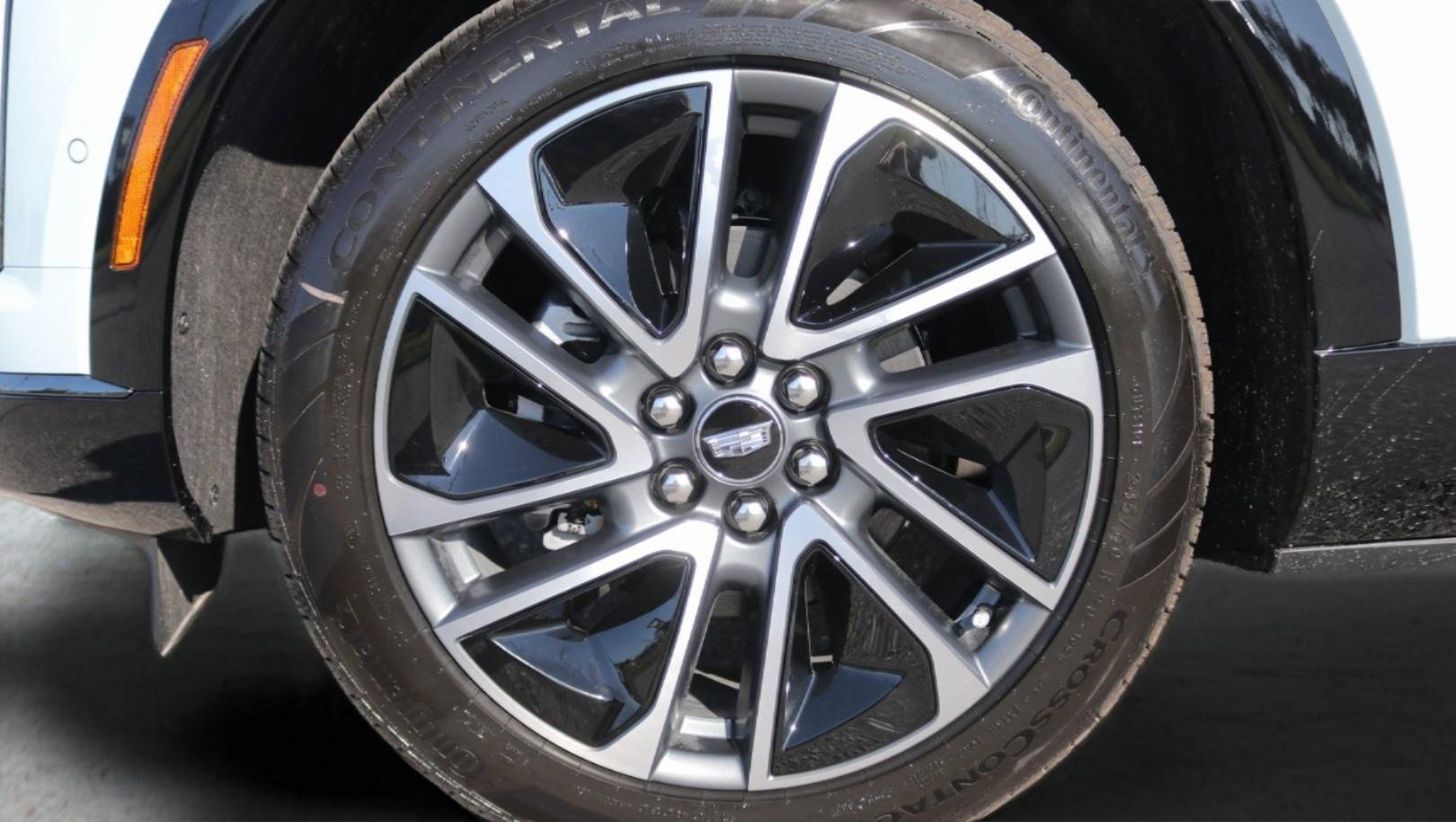 New 2026 Cadillac Optiq Sport 1 image 9