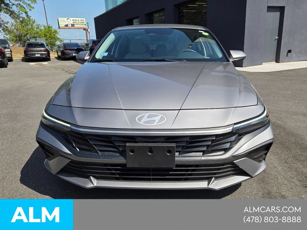 Used 2024 Hyundai Elantra SE FWD image 17