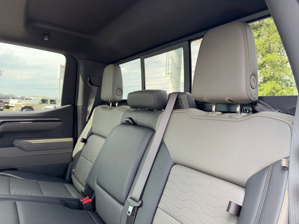Used 2025 Chevrolet Silverado 1500 ZR2 w/ Technology Package AWD/4WD image 26