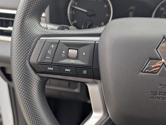 New 2026 Mitsubishi Outlander ES FWD image 15