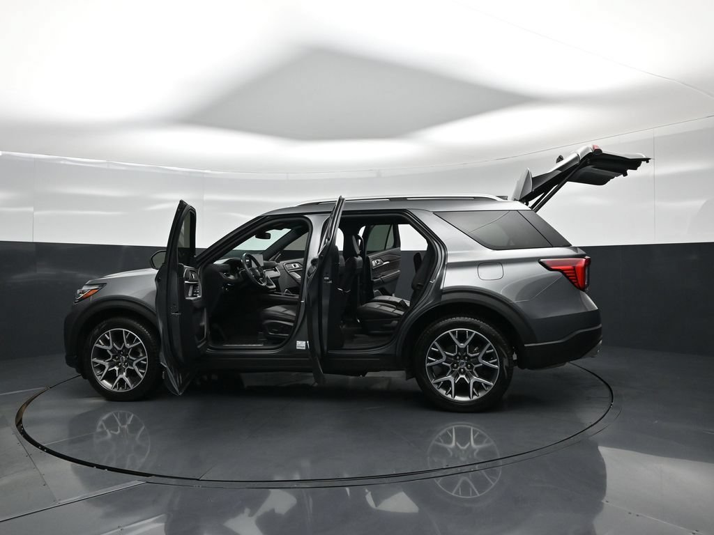 Certified 2025 Ford Explorer Platinum w/ Ultimate Package AWD/4WD image 38