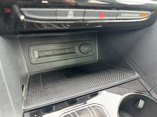 Used 2022 Volkswagen Atlas Cross Sport SEL R-Line AWD/4WD image 17