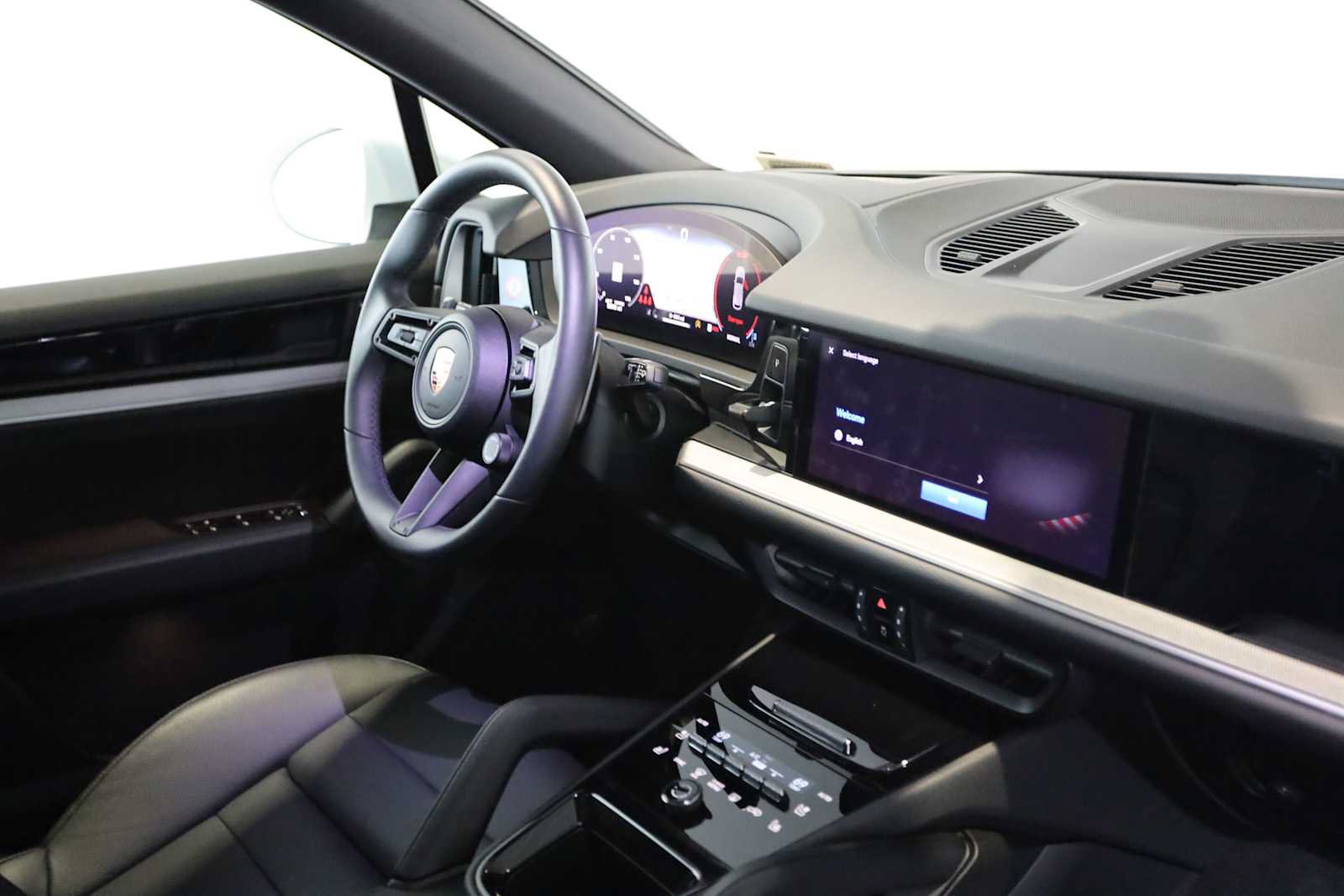Used 2025 Porsche Cayenne AWD/4WD image 11