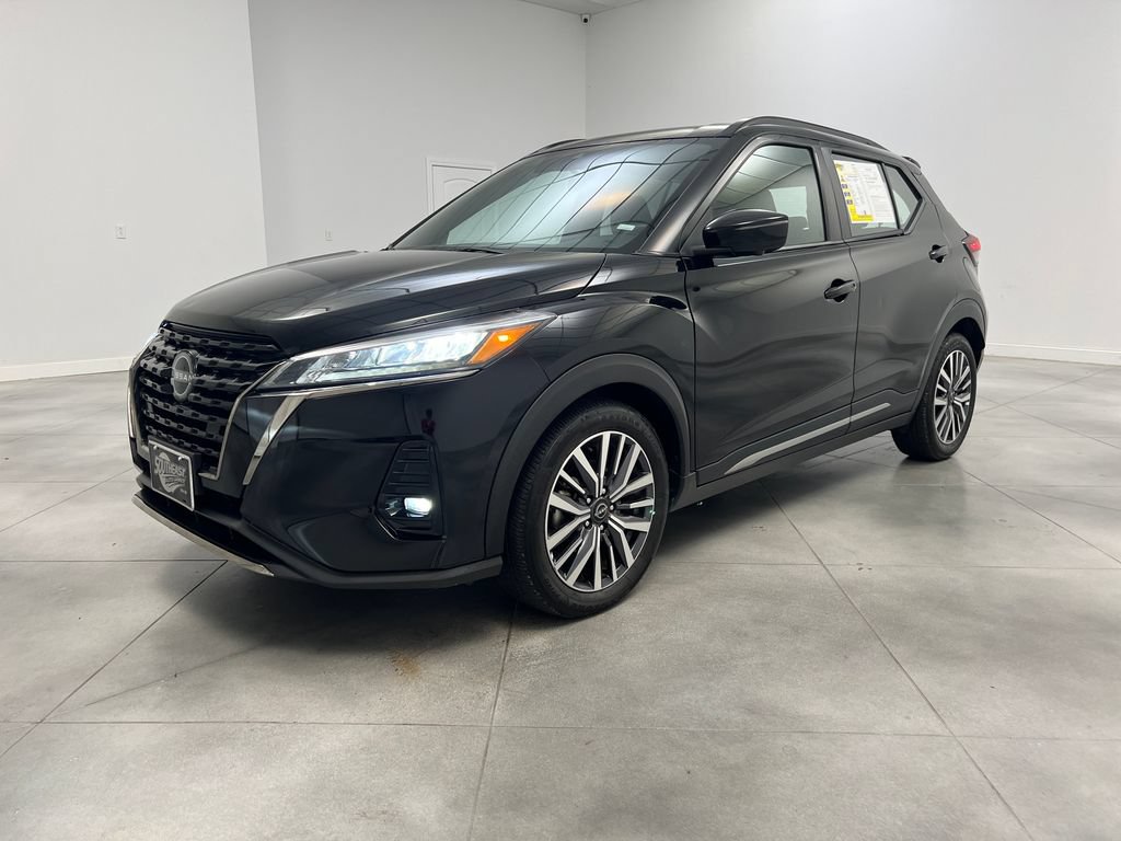 Used 2024 Nissan Kicks SR FWD image 3