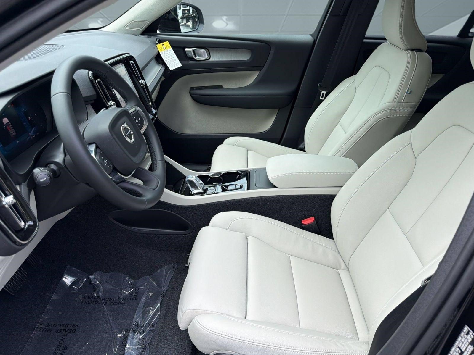 New 2026 Volvo XC40 B4 Plus w/ Climate Package FWD image 5