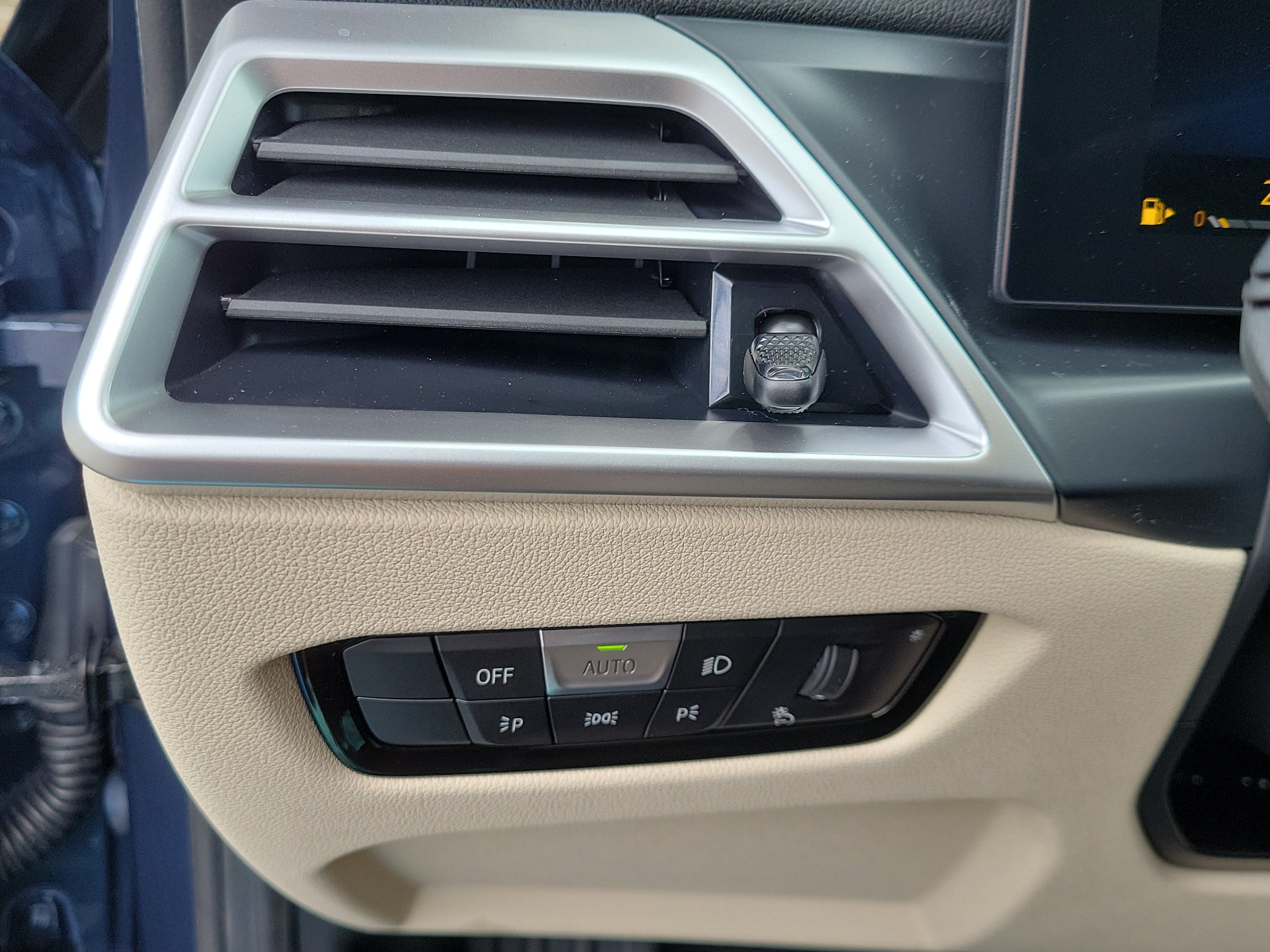 New 2026 BMW 330i Sedan w/ Convenience Package RWD image 15