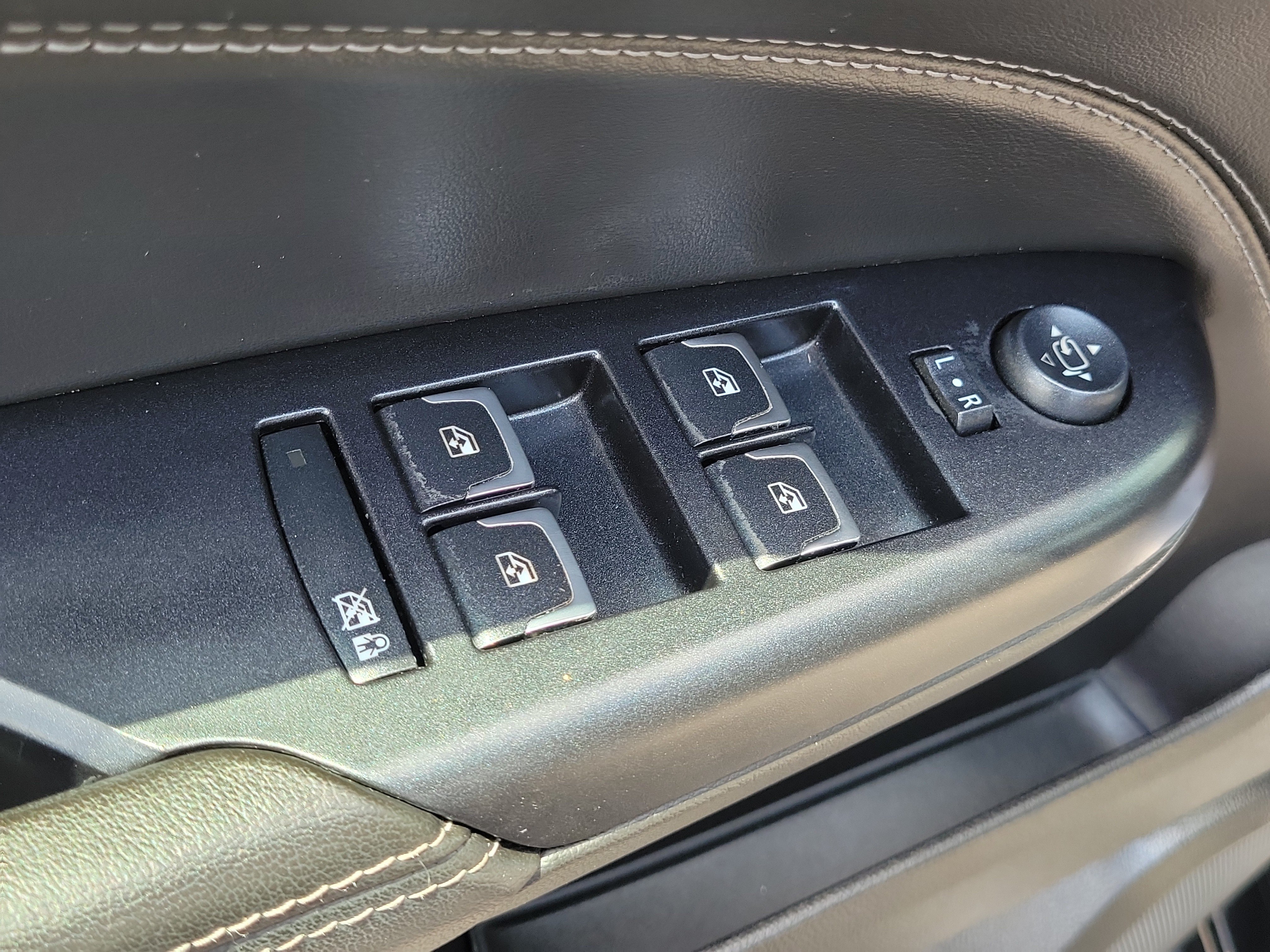 Used 2015 Cadillac SRX Performance w/ Driver Awareness Package FWD image 21