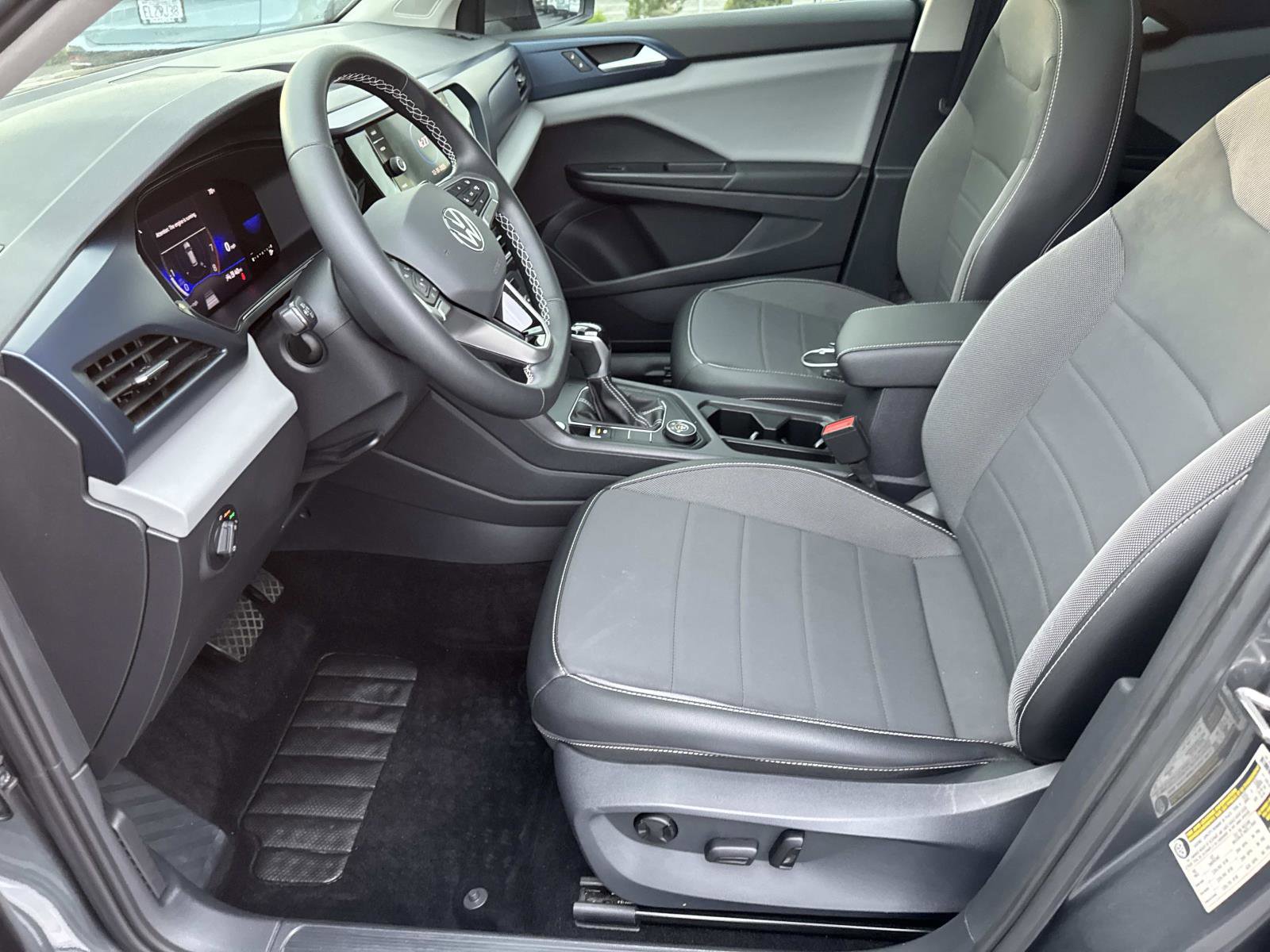 Certified 2022 Volkswagen Taos SE w/ Panoramic Sunroof Package image 12