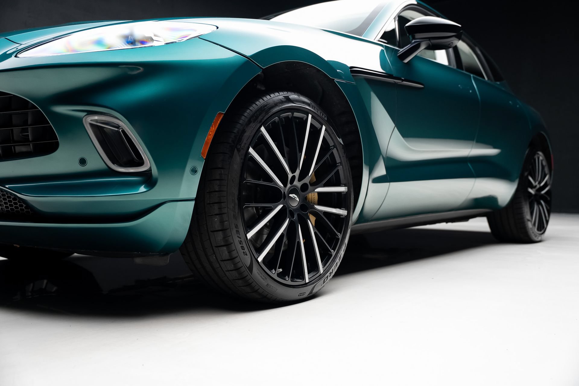 Used 2023 Aston Martin DBX AWD/4WD image 81