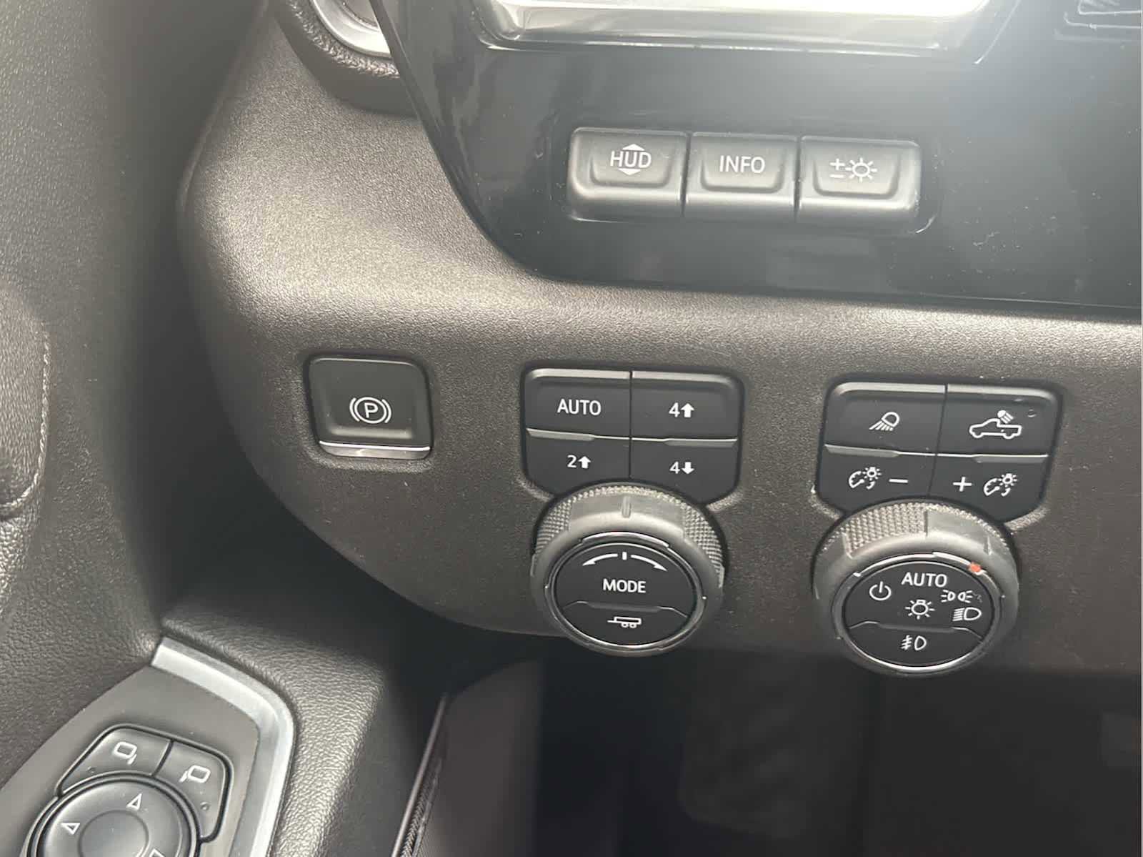 Used 2024 Chevrolet Silverado 2500 High Country w/ High Country Premium Package image 29