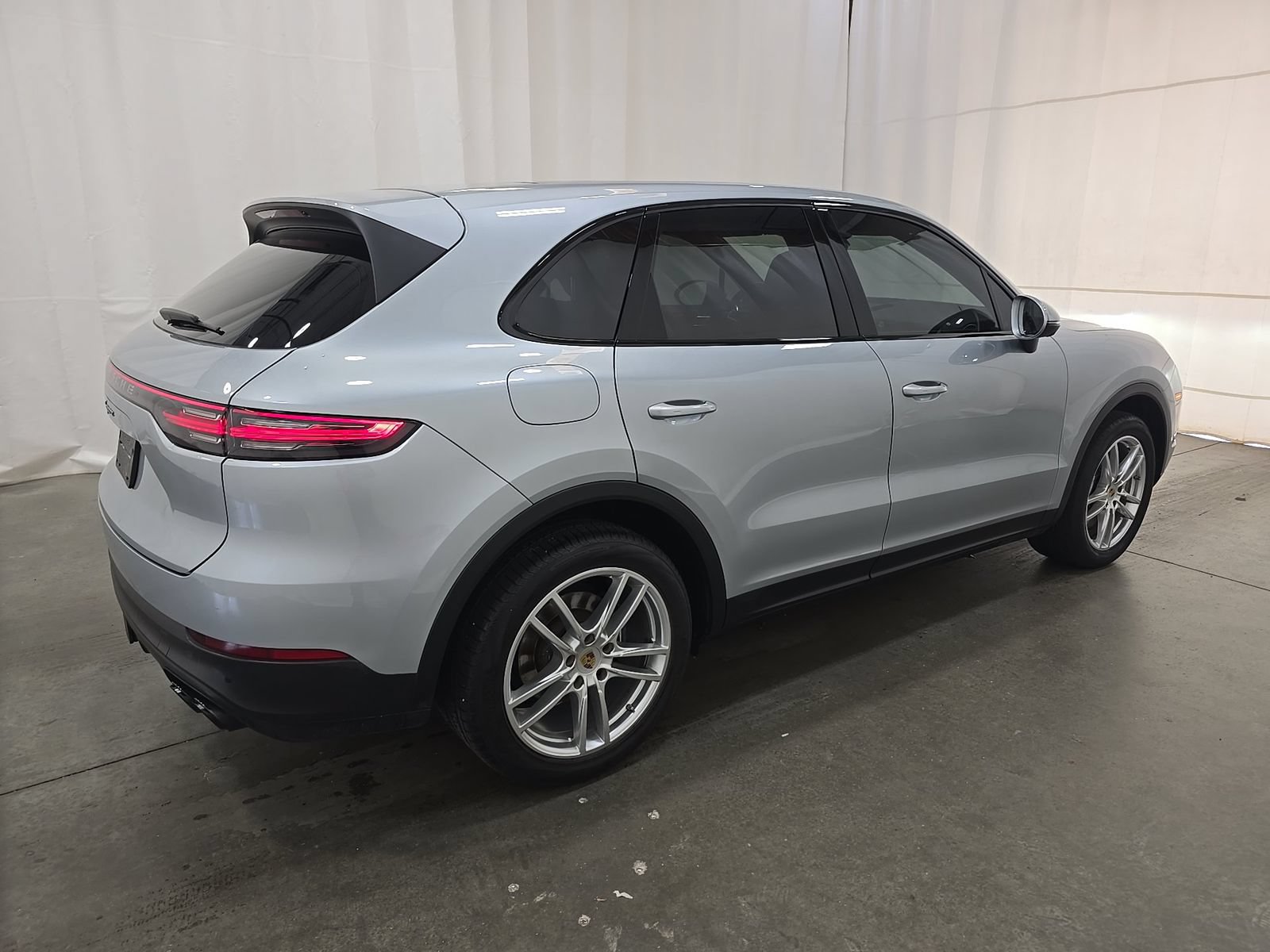 Used 2023 Porsche Cayenne AWD/4WD image 4