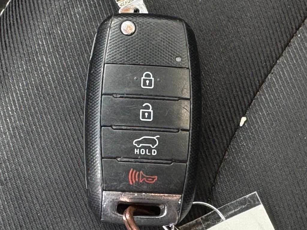 Used 2015 Kia Soul + FWD image 30