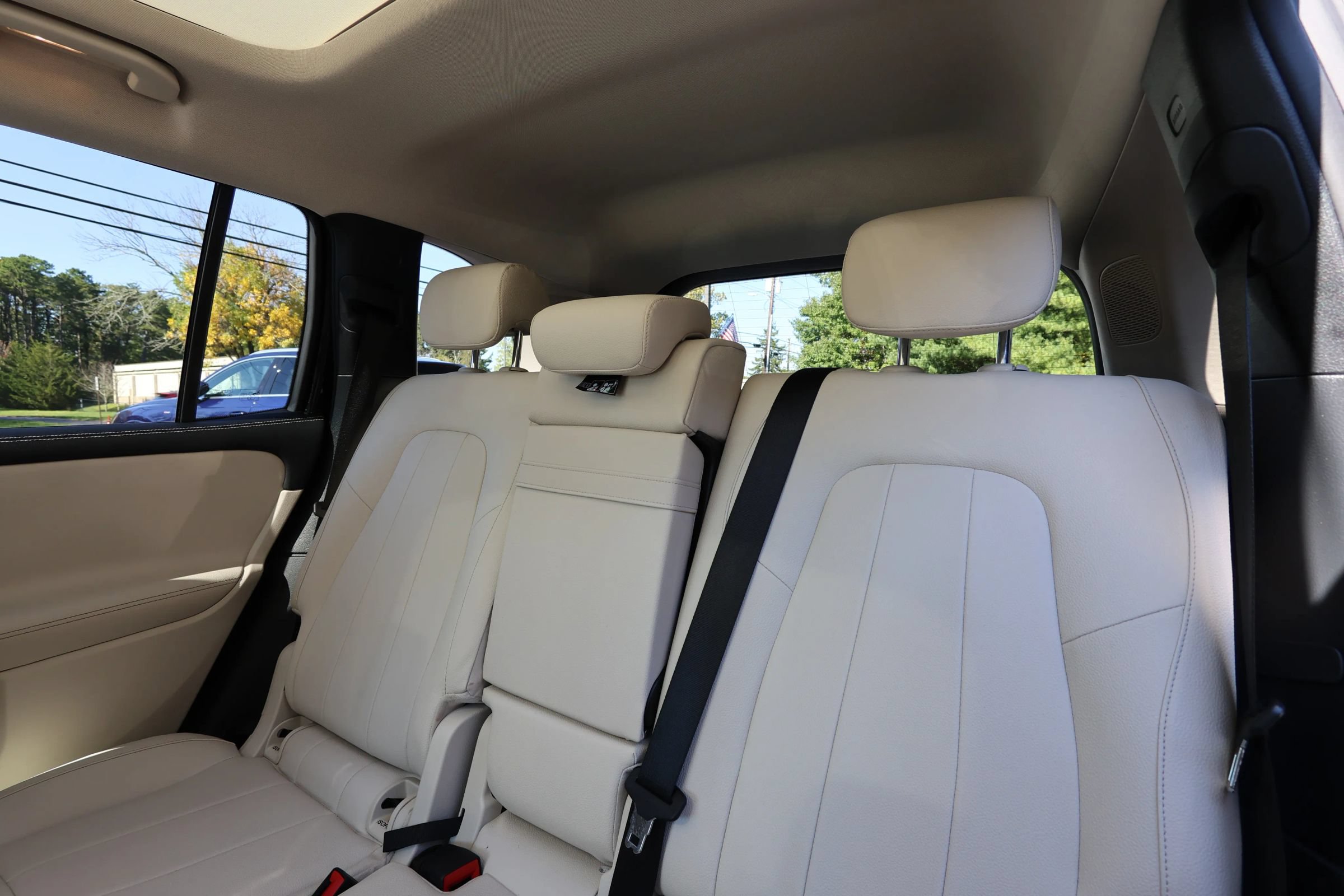 Used 2023 Mercedes-Benz GLB 250 4MATIC w/ Premium Package image 20
