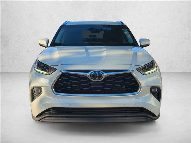 Used 2021 Toyota Highlander Limited FWD video 3