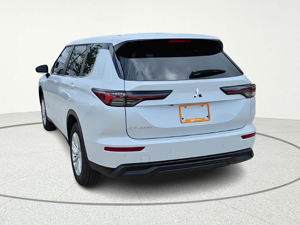 New 2026 Mitsubishi Outlander ES image 5