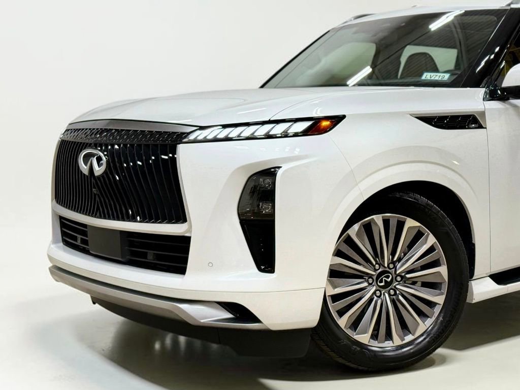 Used 2025 INFINITI QX80 Sensory image 4