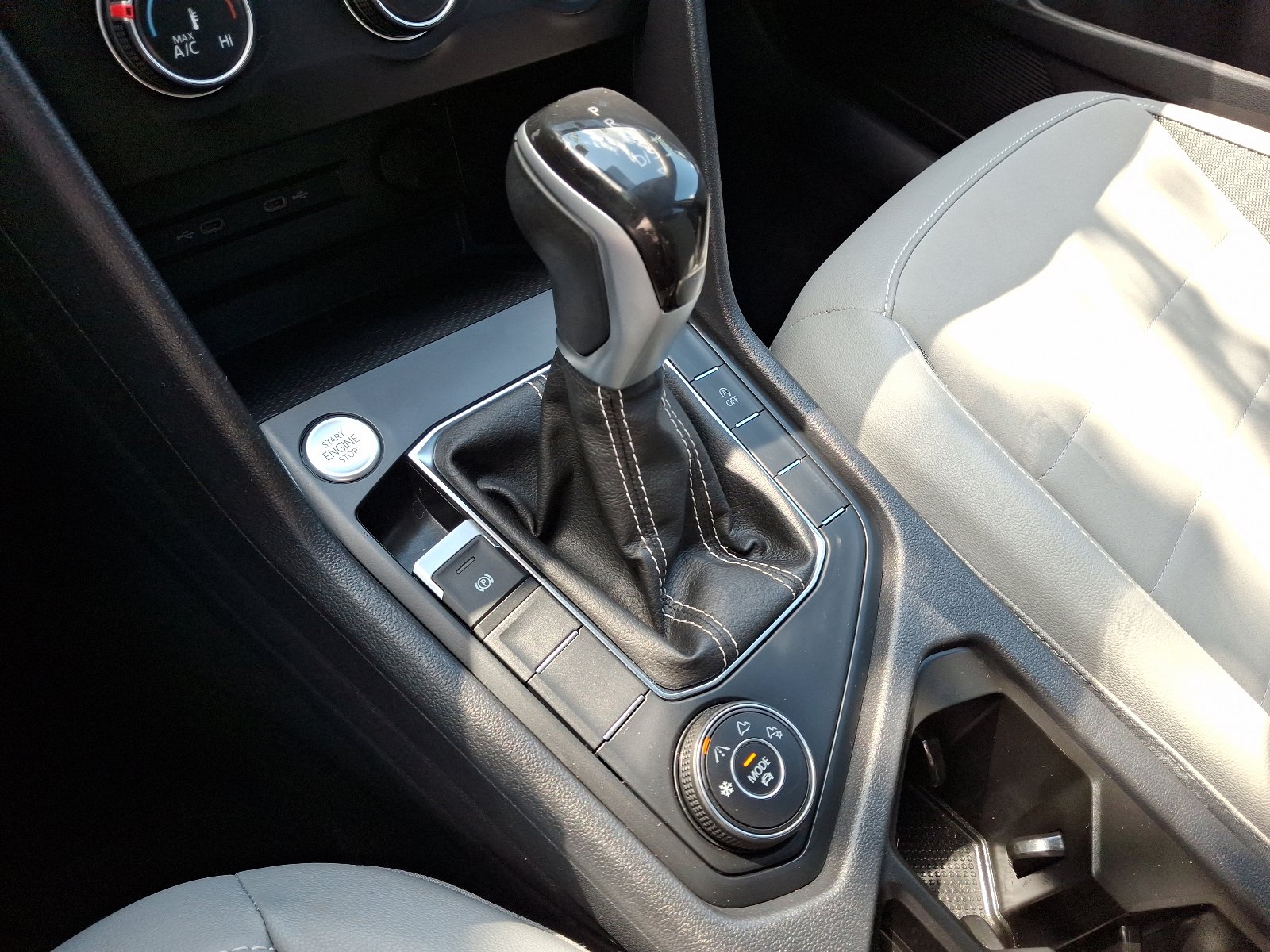 Used 2022 Volkswagen Taos SE w/ Driver Assistance Package AWD/4WD image 15