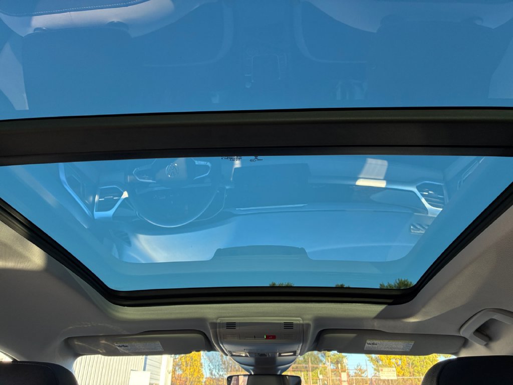 Used 2025 Volkswagen Taos SE w/ Panoramic Sunroof Package AWD/4WD image 22
