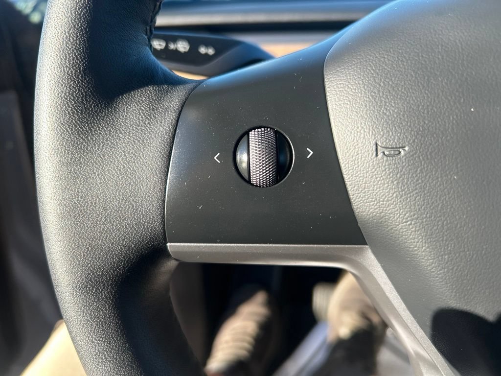 Used 2023 Tesla Model Y Long Range AWD/4WD image 25
