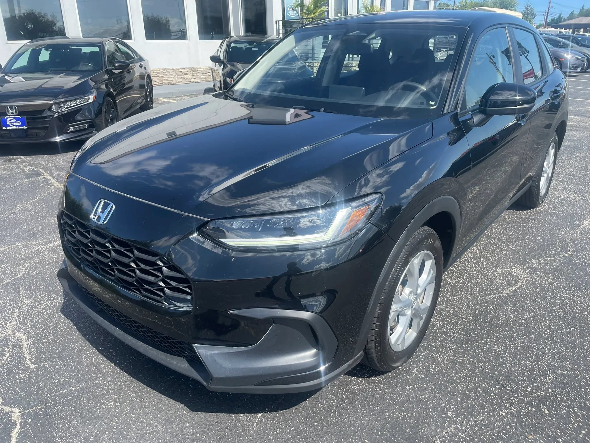 Used 2025 Honda HR-V LX image 1