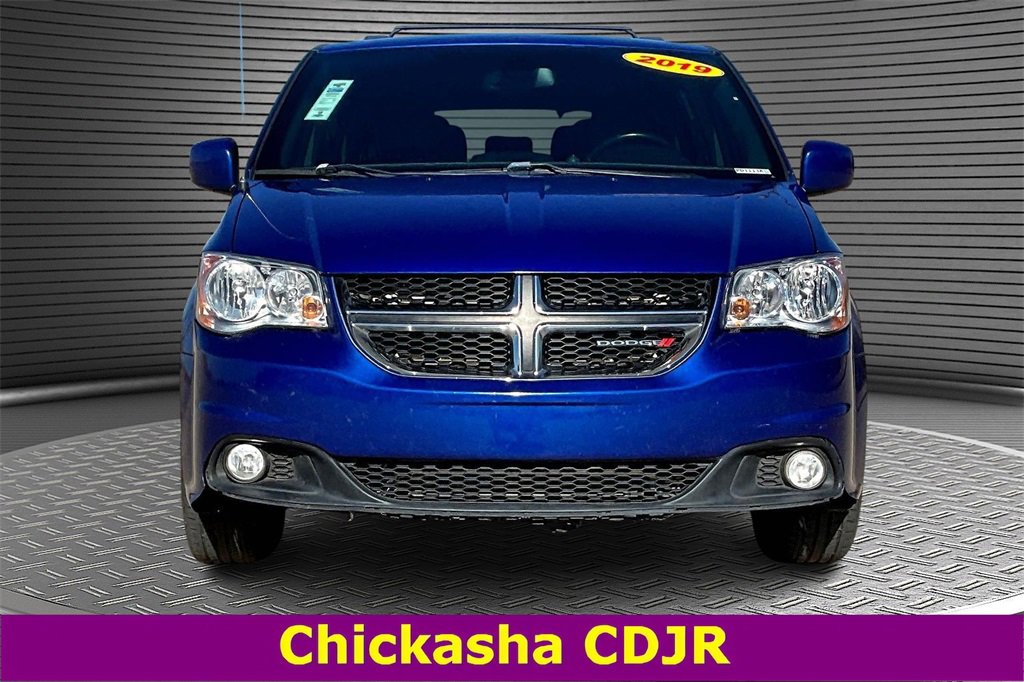 Used 2019 Dodge Grand Caravan SXT image 2