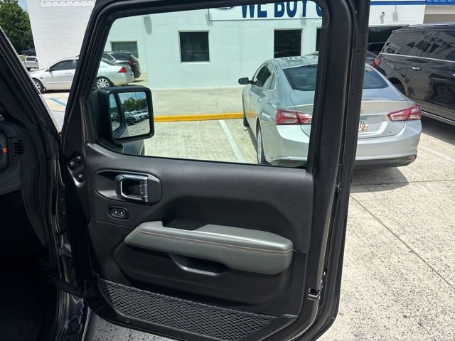Used 2025 Jeep Gladiator Mojave w/ Safety Group AWD/4WD image 22