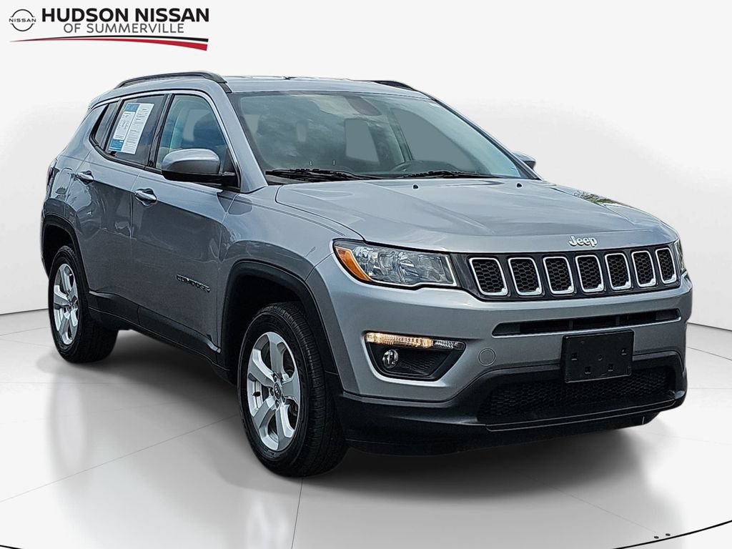 Used 2018 Jeep Compass Latitude w/ Trailer Tow Group AWD/4WD image 1