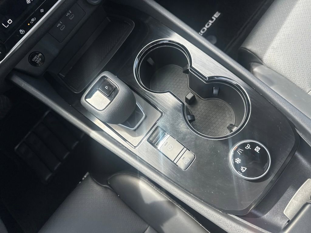 Used 2024 Nissan Rogue SV w/ SV Premium Package image 27