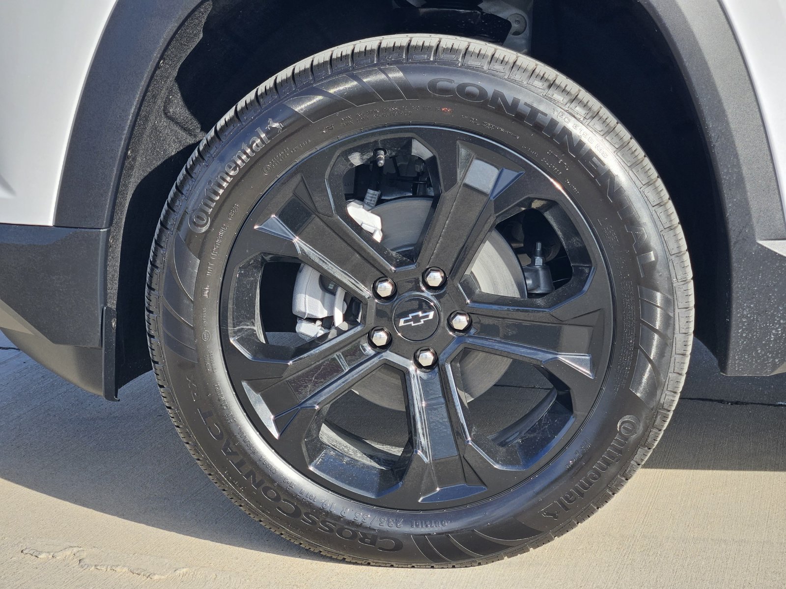 New 2027 Chevrolet Equinox LT w/ Convenience Package II FWD image 12