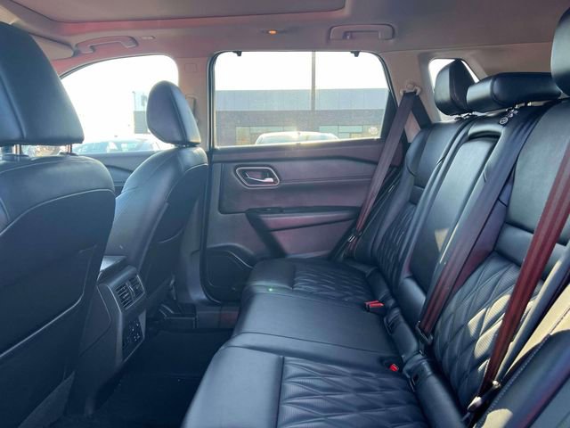 Used 2022 Nissan Rogue Platinum w/ Head-Up Display Package image 11