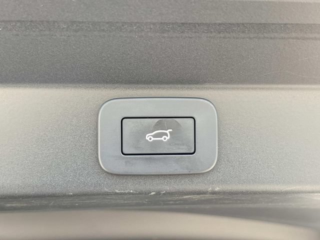 Used 2025 Land Rover Range Rover Sport SE AWD/4WD image 13
