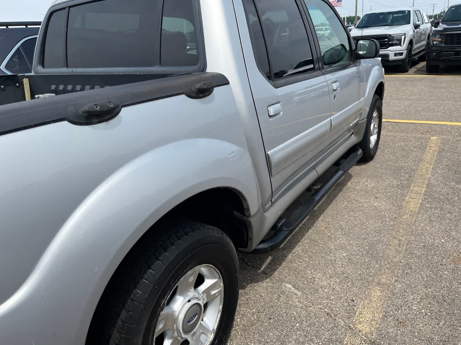 Used 2001 Ford Explorer Sport Trac 4x4 image 18