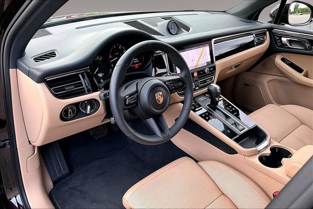 Used 2025 Porsche Macan AWD/4WD image 17