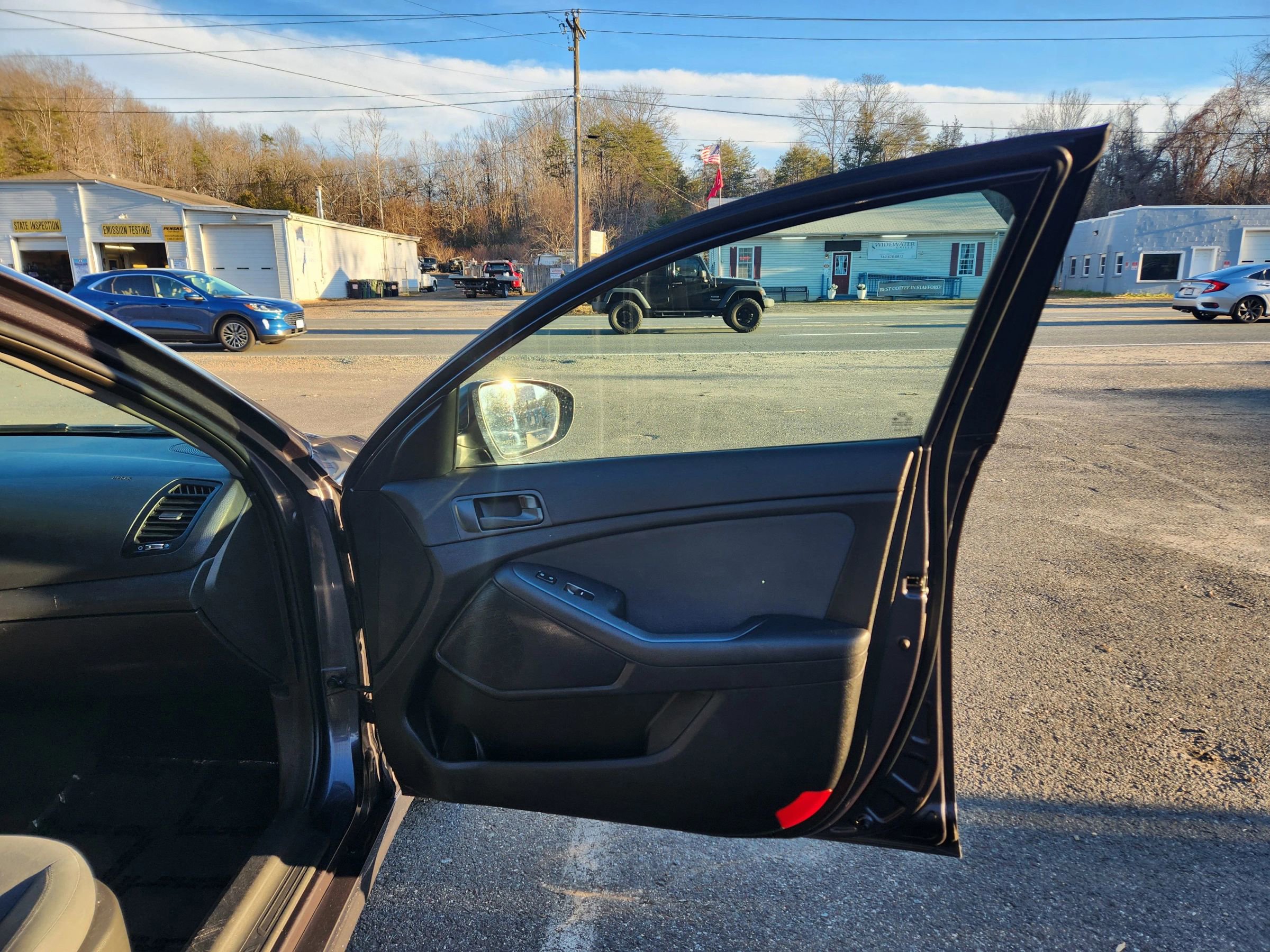 Used 2015 Kia Optima LX image 16