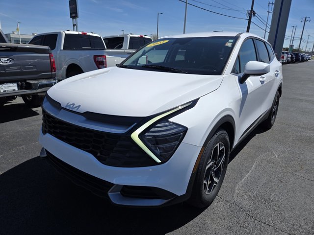 Used 2025 Kia Sportage LX FWD image 3