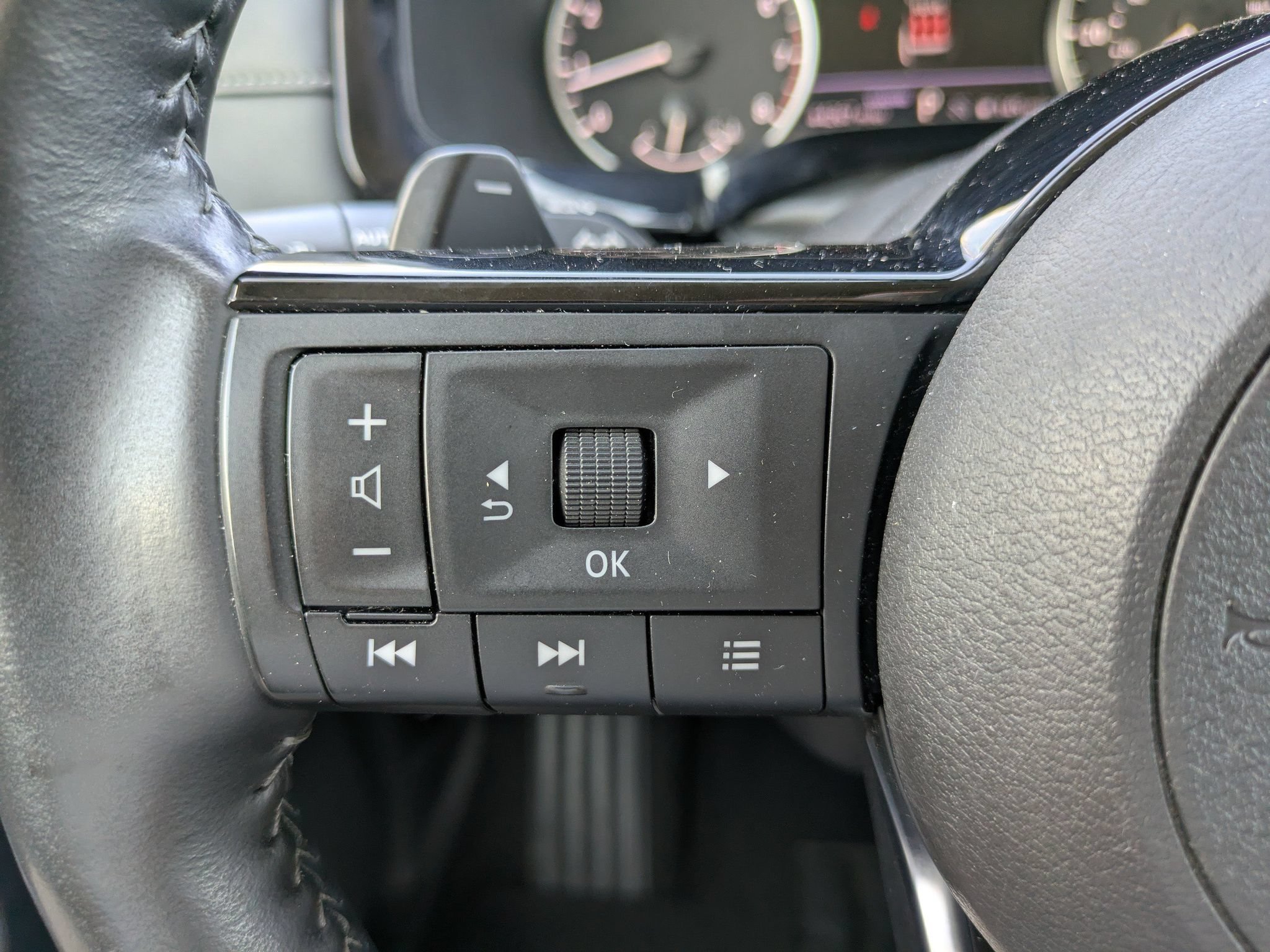 Certified 2025 Nissan Pathfinder SL FWD image 26