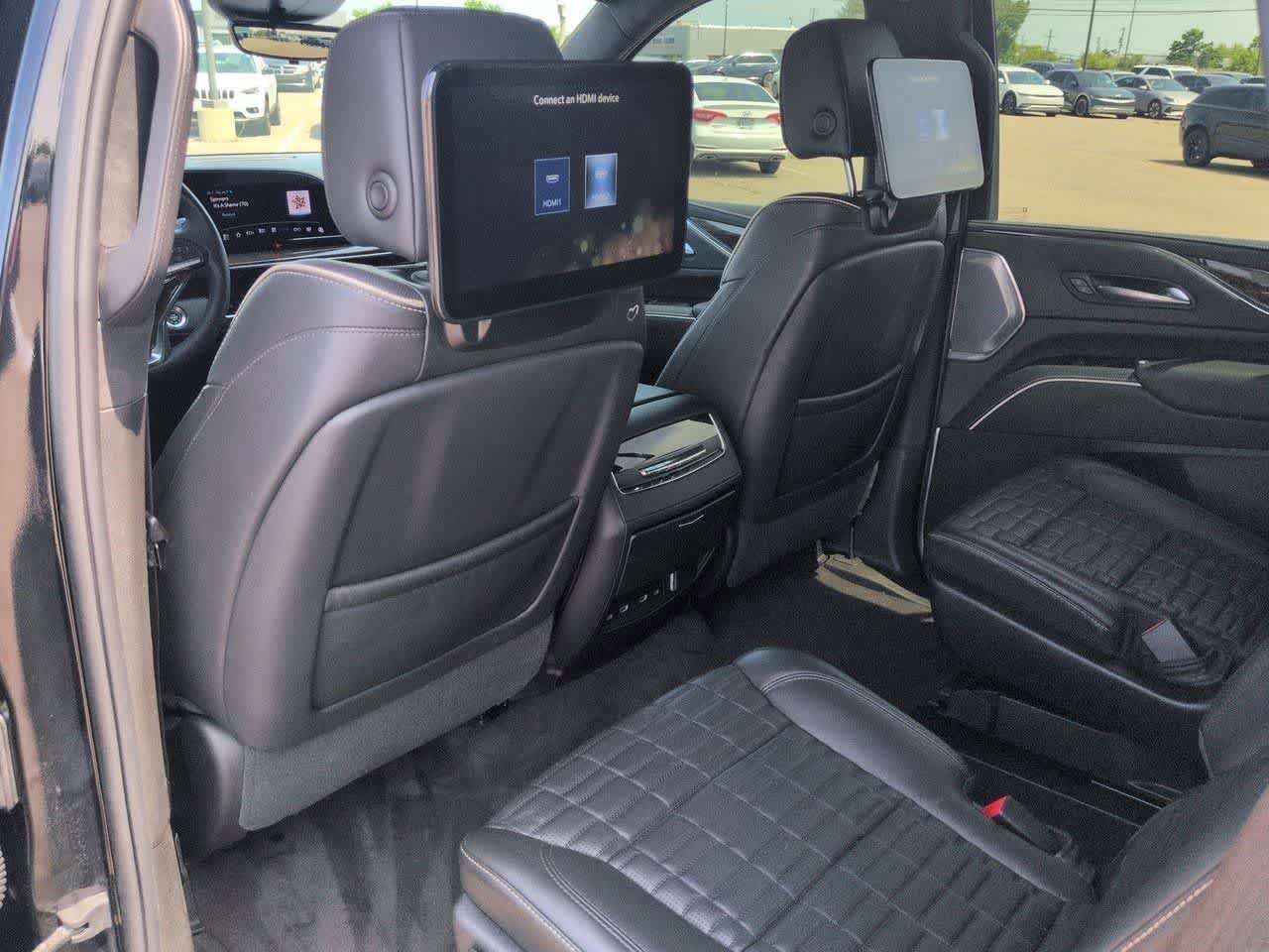 Used 2023 Cadillac Escalade Sport Platinum w/ LPO, ONYX Package AWD/4WD image 17