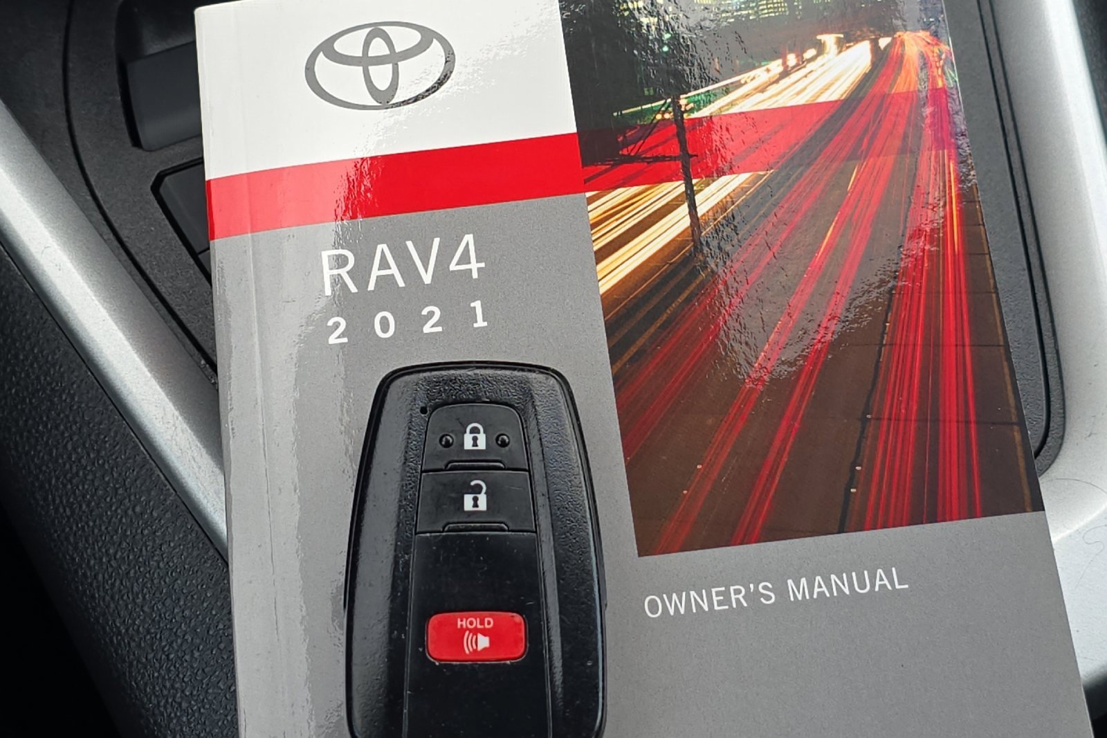 Used 2021 Toyota RAV4 XLE image 27