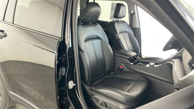 Used 2023 Jeep Grand Cherokee L Limited w/ Black Appearance Package image 46