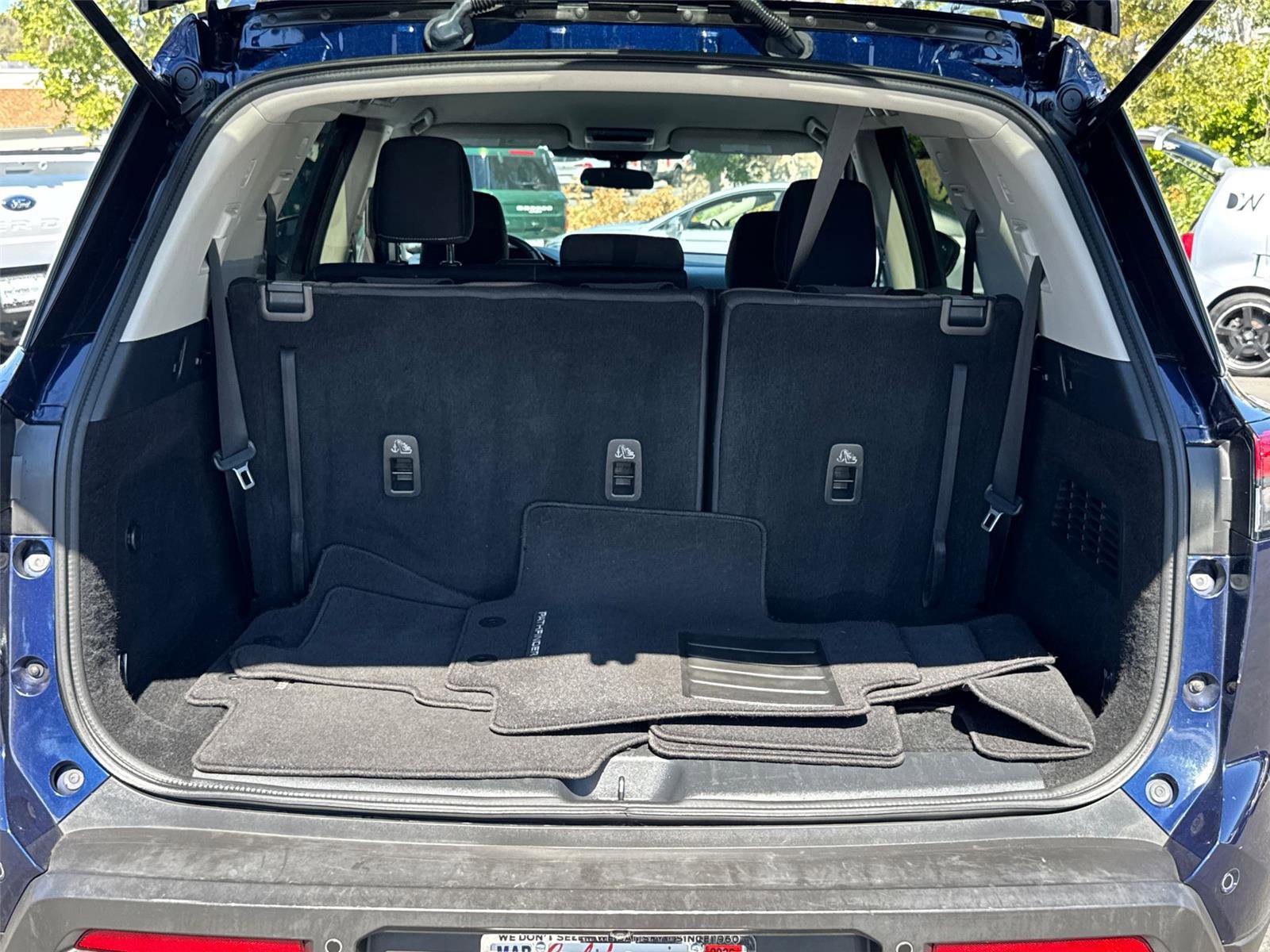 Used 2022 Nissan Pathfinder SV image 14