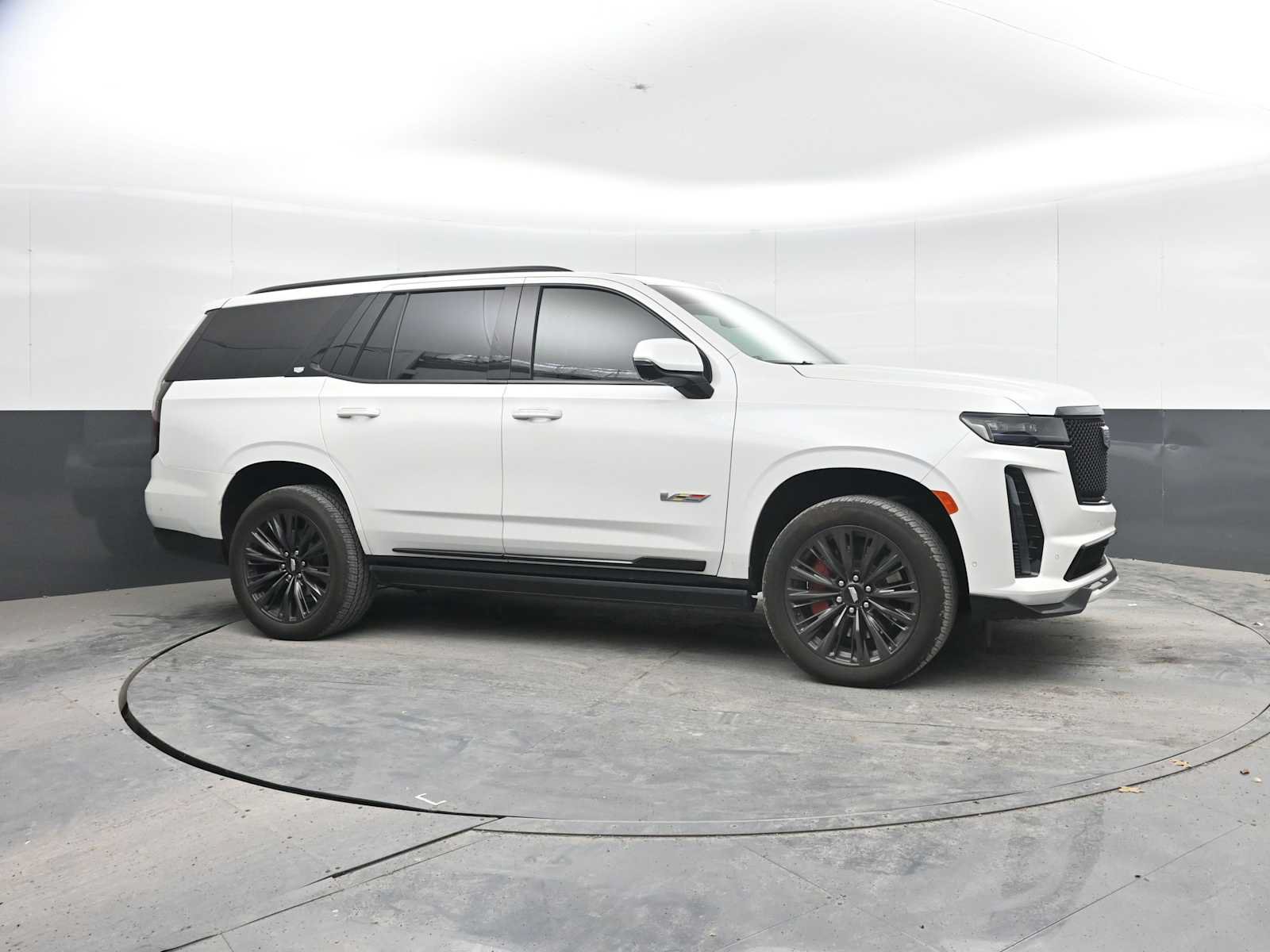 Used 2024 Cadillac Escalade V w/ LPO, ONYX Package AWD/4WD image 7