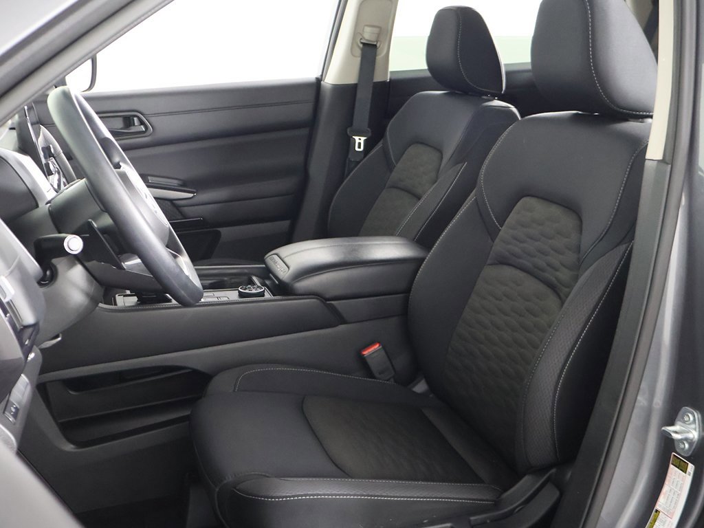 Used 2024 Nissan Pathfinder S image 27