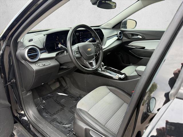 Used 2025 Chevrolet Trax LT w/ LT Convenience Package FWD image 10