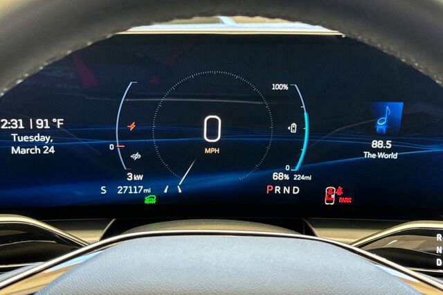 Certified 2024 Cadillac Lyriq Luxury image 24