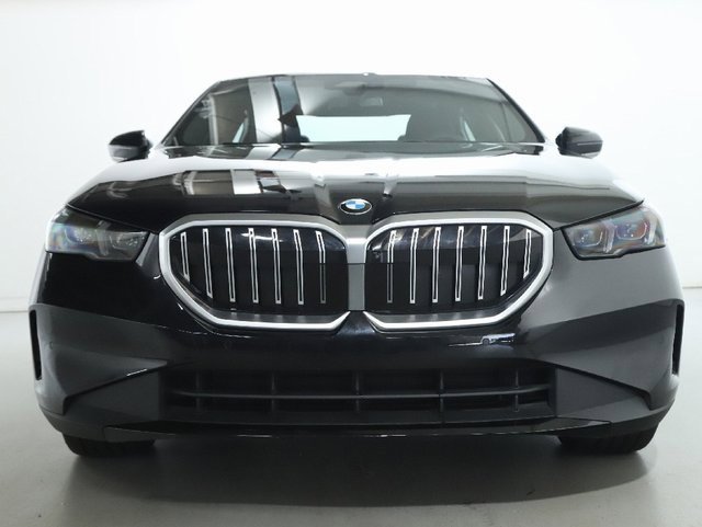 Certified 2025 BMW 530i xDrive w/ Premium Package image 5