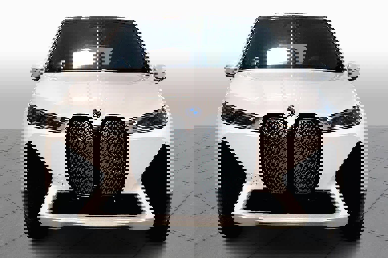 Used 2024 BMW iX xDrive50 w/ Sport Package image 4