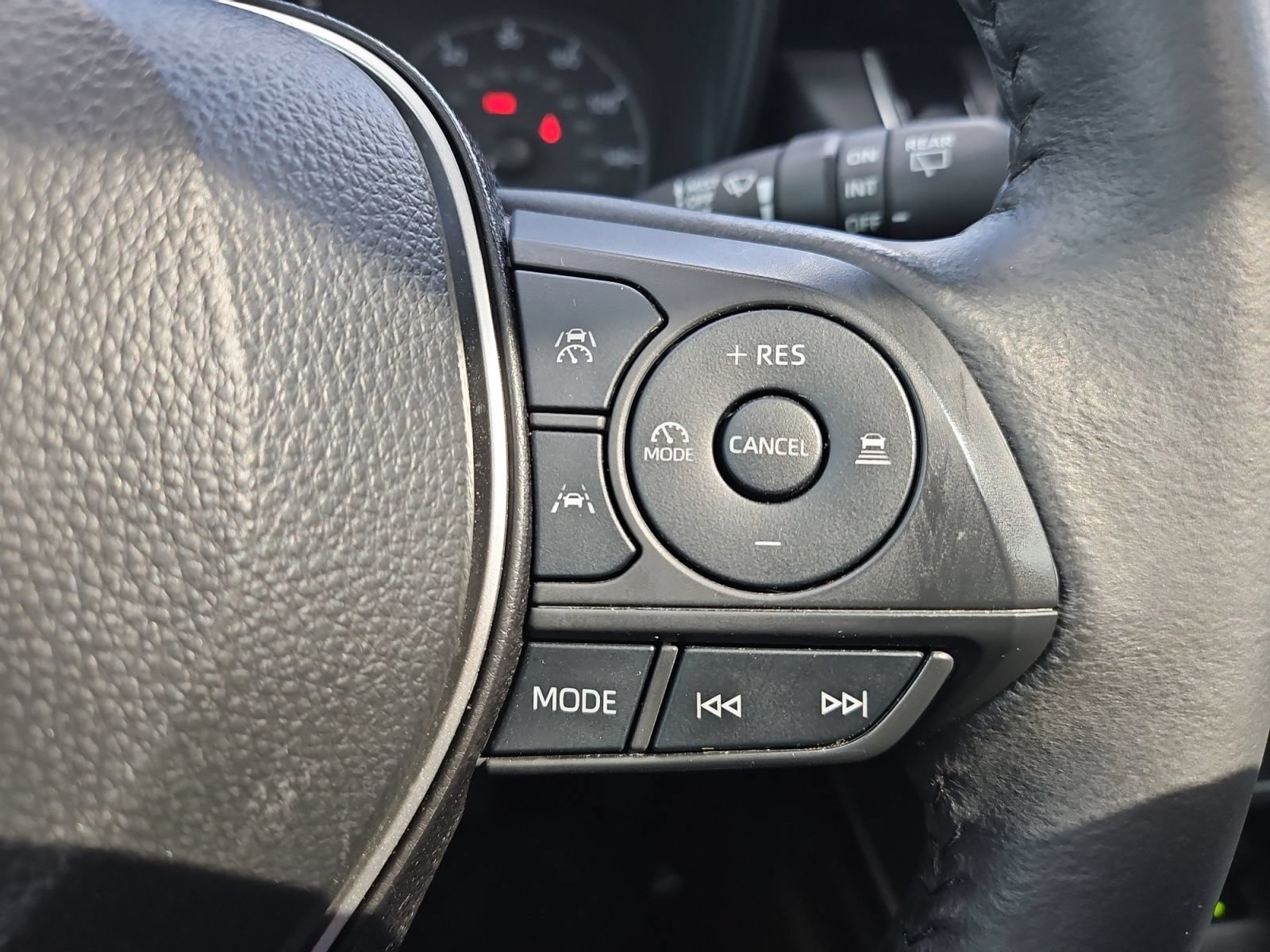 Used 2024 Toyota Corolla Cross LE w/ Moonroof Package FWD image 30