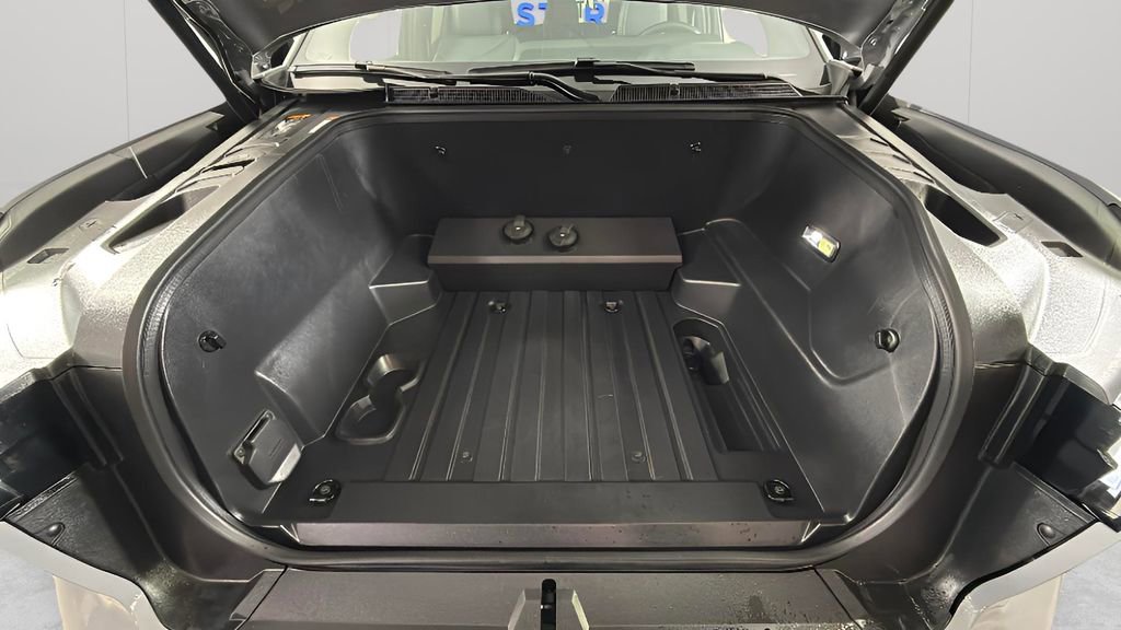 Certified 2025 Chevrolet Silverado EV LT image 23